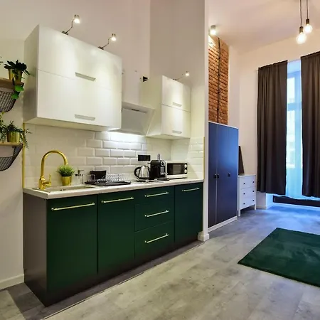 18 Manufaktura Centrum Miasta Legionow 18 Parking Na Terenie * Λοτζ