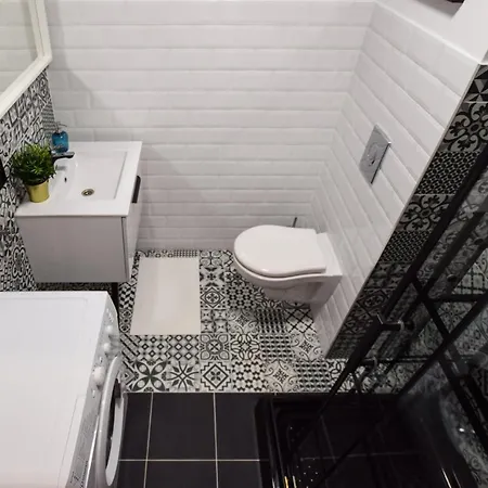 18 Manufaktura Centrum Miasta Legionow 18 Parking Na Terenie Λοτζ