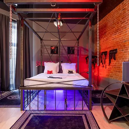 18 Manufaktura Centrum Miasta Legionow 18 Parking Na Terenie Λοτζ