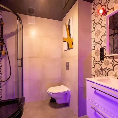 18 Manufaktura Centrum Miasta Legionow 18 Parking Na Terenie * Λοτζ