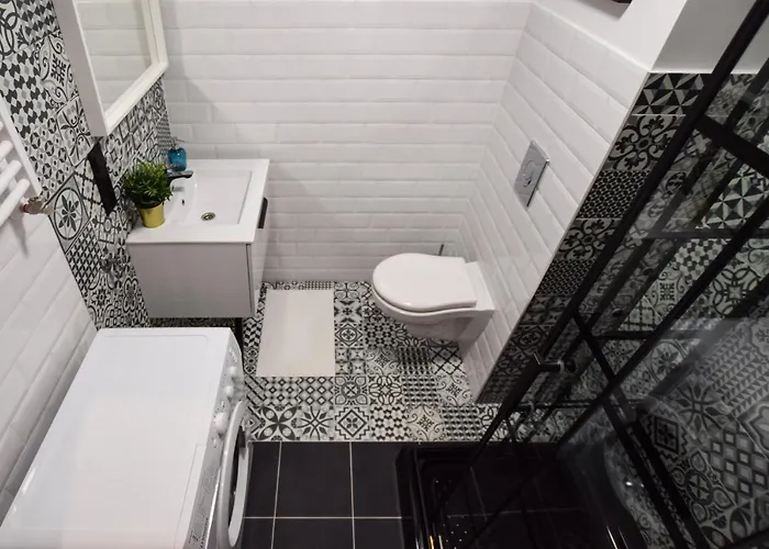 Bast 18 Manufaktura Centrum Miasta Legionow 18 Parking Na Terenie Łódź