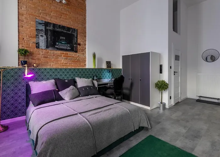 Bast 18 Manufaktura Centrum Miasta Legionow 18 Parking Na Terenie