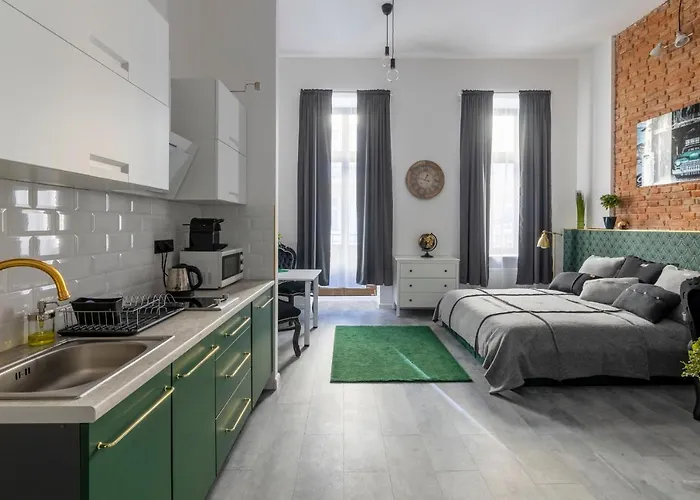 Bast 18 Manufaktura Centrum Miasta Legionow 18 Parking Na Terenie