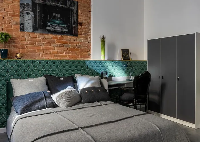 Bast 18 Manufaktura Centrum Miasta Legionow 18 Parking Na Terenie