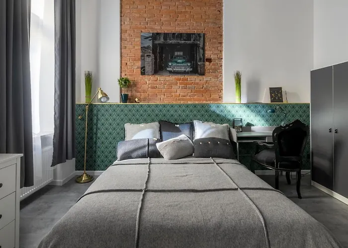 Bast 18 Manufaktura Centrum Miasta Legionow 18 Parking Na Terenie Łódź