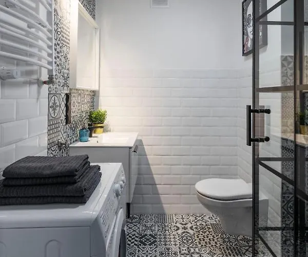 Bast 18 Manufaktura Centrum Miasta Legionow 18 Parking Na Terenie Łódź