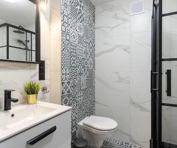 Bast 18 Manufaktura Centrum Miasta Legionow 18 Parking Na Terenie Apartment