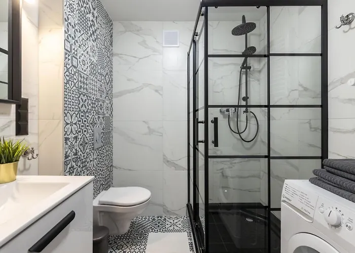 Bast 18 Manufaktura Centrum Miasta Legionow 18 Parking Na Terenie * Łódź