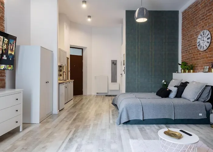 Bast 18 Manufaktura Centrum Miasta Legionow 18 Parking Na Terenie * Łódź