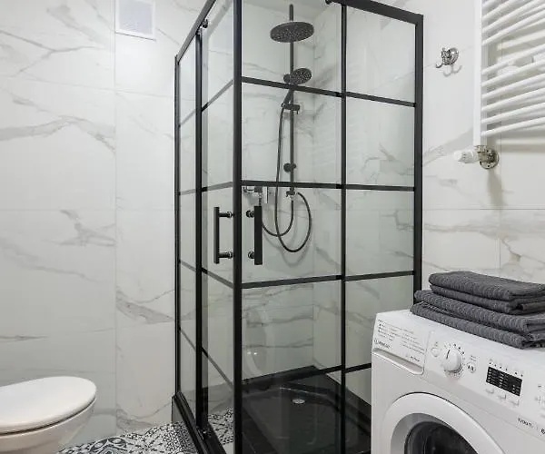 Lägenhet Bast 18 Manufaktura Centrum Miasta Legionow 18 Parking Na Terenie