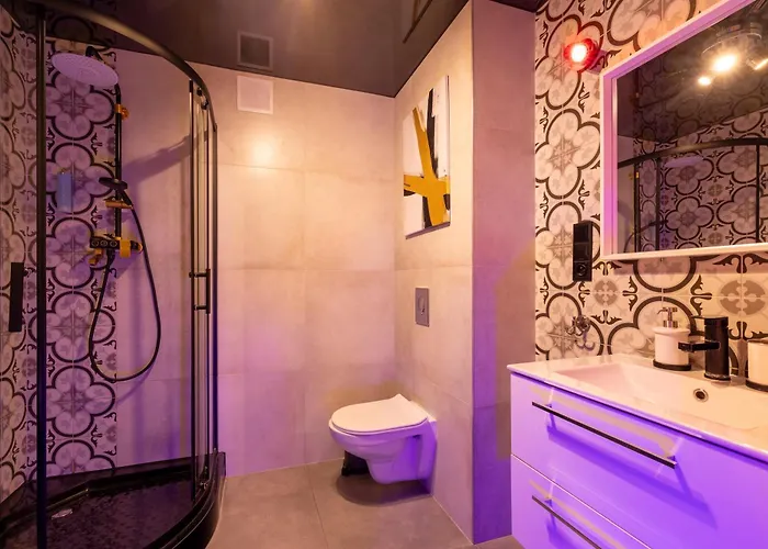 Bast 18 Manufaktura Centrum Miasta Legionow 18 Parking Na Terenie * Łódź